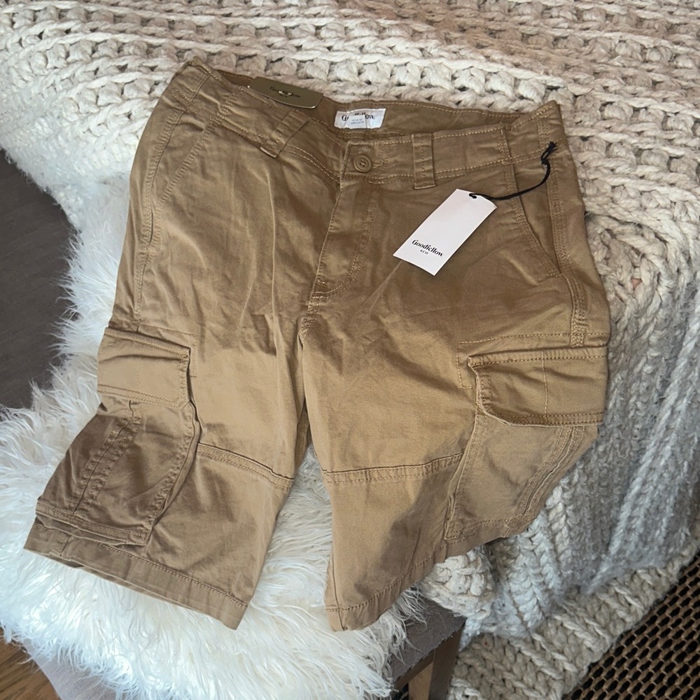 🫐3/$25 SALE - Tan Cargo Shorts with NWT Tag